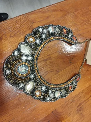 Precioso collar bisutería negro y dorado