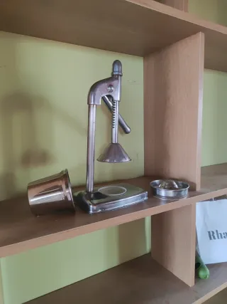 Exprimidor de metal vintage