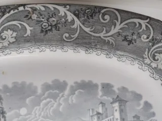 Fuente cerámica alemana antigua