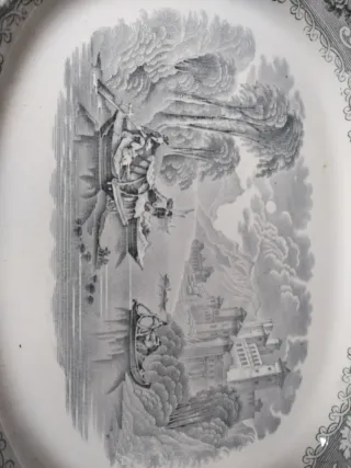 Fuente cerámica alemana antigua