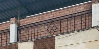 Rejas de hierro y puerta interior