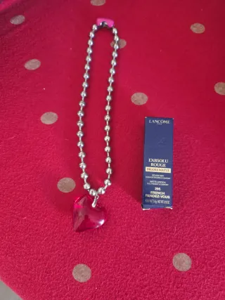 Lote collar corazón y pintalabios Lancôme