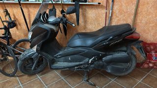 Yamaha XMAX Negra