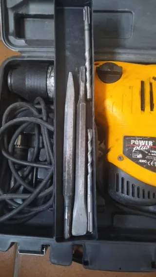 Martillo demoledor Powerplus con accesorios