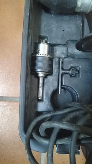 Martillo demoledor Powerplus con accesorios