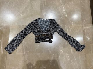 Camiseta manga larga estampado. manga acampanada.