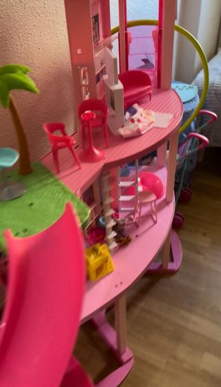 Casa Barbie Dreamhouse con tobogán y piscina