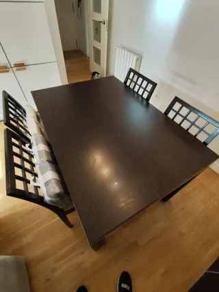 Mesa extensible y 4 sillas comedor