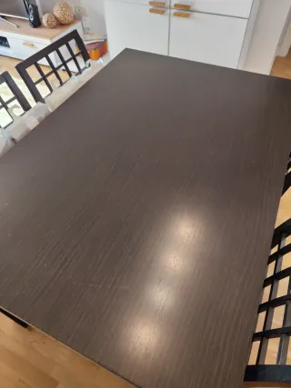 Mesa extensible y 4 sillas comedor