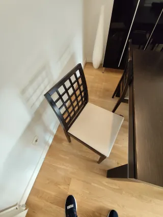 Mesa extensible y 4 sillas comedor