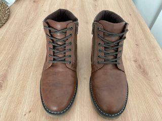 Botines marrones con cremallera y cordones