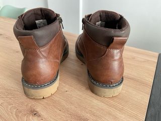 Botines marrones con cremallera y cordones