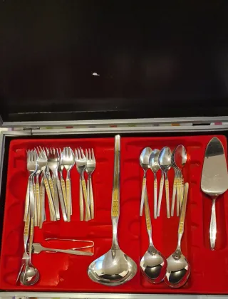 Cubertería de lujo con maletín de piel