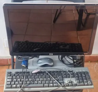 Pantalla HP + Ratón + Teclado