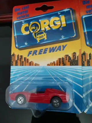 Lotto 2 modellini Corgi Freeway
