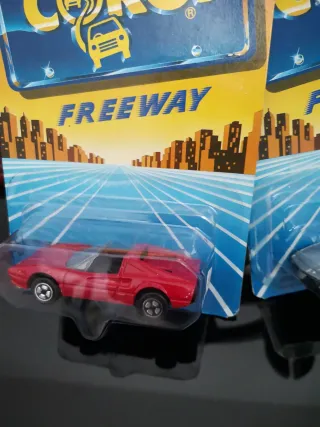 Lotto 2 modellini Corgi Freeway