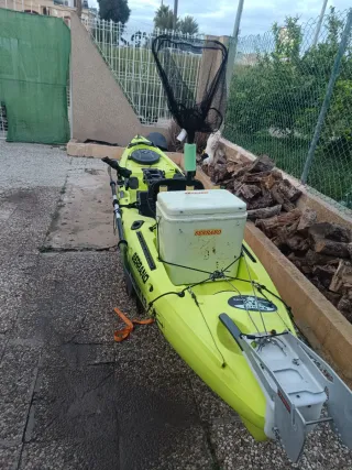 Kayak Ocean Kayak con motor y sonda