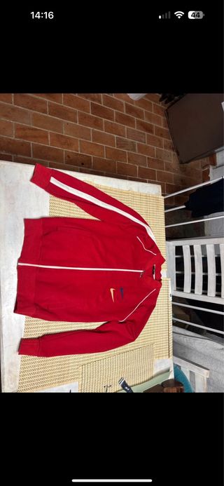 Chaqueta Nike Roja con Rayas Blancas