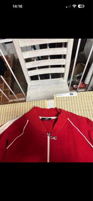 Chaqueta Nike Roja con Rayas Blancas