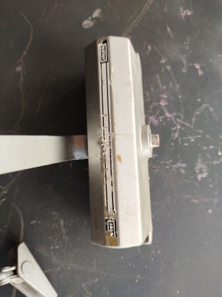 Cierra puertas automático  Marca Justor