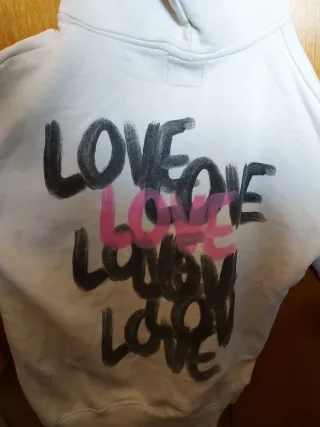 Sudadera con capucha y estampado LOVE