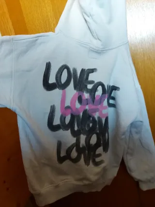 Sudadera con capucha y estampado LOVE