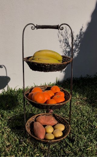 Frutero 3 Niveles Mimbre y Metal