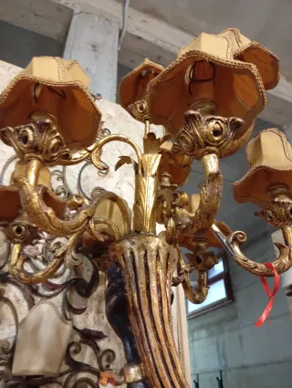 Lampadario antico figura uomo