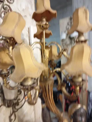 Lampadario antico figura uomo