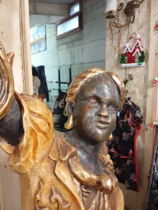 Lampadario antico figura uomo