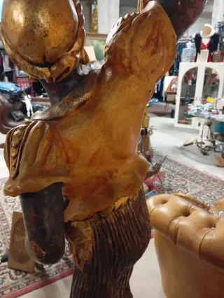 Lampadario antico figura uomo