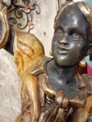 Lampadario antico figura uomo