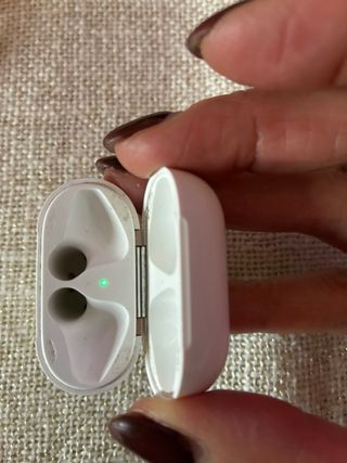 AirPods Apple 2 con custodia di ricarica