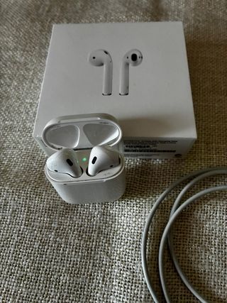 AirPods Apple 2 con custodia di ricarica