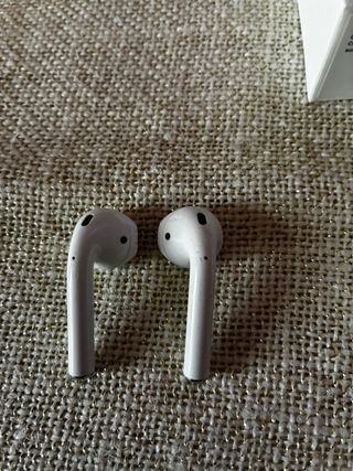 AirPods Apple 2 con custodia di ricarica