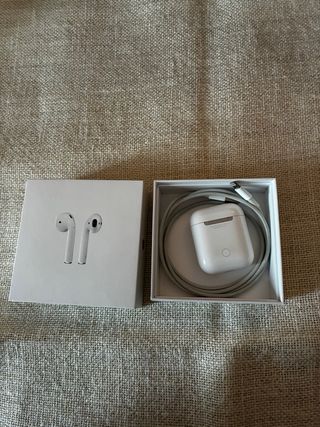 AirPods Apple 2 con custodia di ricarica