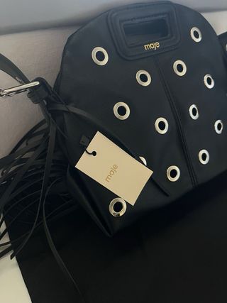 Bolso Maje Negro con Tachuelas y Flecos