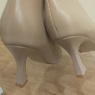 Botines beige tacón punta talla 38