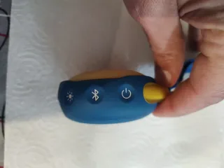 Bocina JBL Jr azul y amarilla