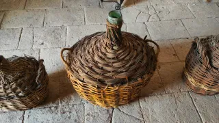 Botellas garrafas de vino antiguas