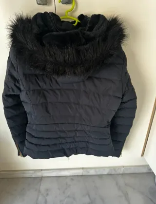 Cazadora de plumas Zara negra