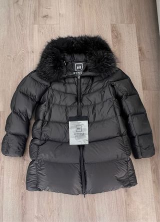 Abrigo Hetregó gris con cuello de pelo