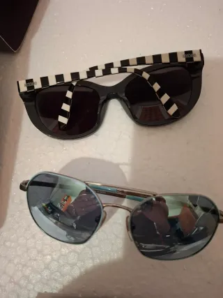 Occhiali da sole e da vista a euro 30 cadauno.