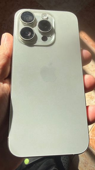 iPhone 15 Pro Gris (Sin Placa Base)