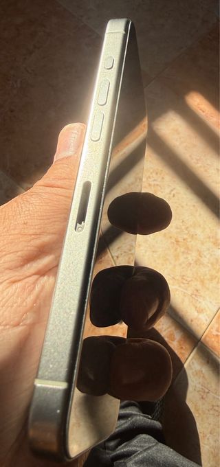 iPhone 15 Pro Gris (Sin Placa Base)