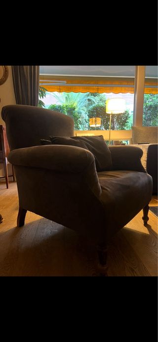 Sillón marrón de ante