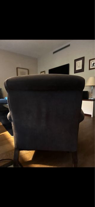 Sillón marrón de ante