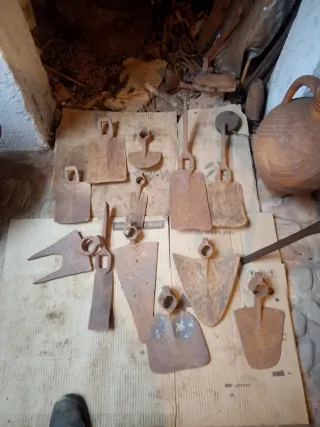 Herramientas de forja antiguas para campo