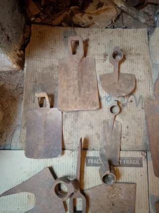 Herramientas de forja antiguas para campo