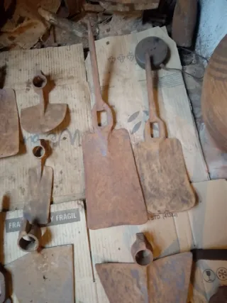Herramientas de forja antiguas para campo